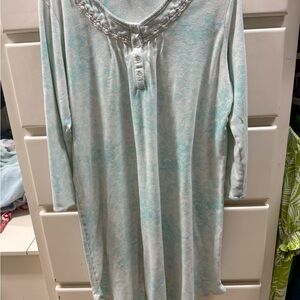 Miss Elaine Soft Blue Floral long sleeve Nightgown size large